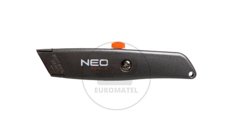 Nóż z ostrzem trapezowym metalowy korpus 63-702